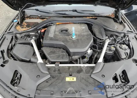 2018 BMW 530Xe из США, поврежденный, VIN WBAJB1C55JB374313